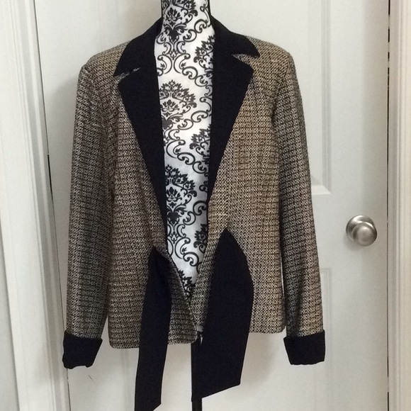 NWOT.  Ladies tie front jacket - Picture 2 of 8